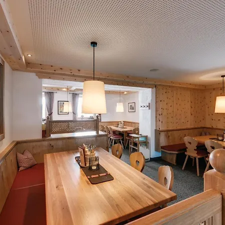 Kolner Haus Хостел *