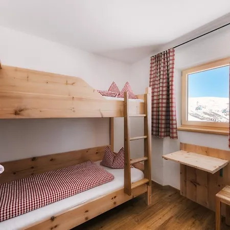 Kolner Haus Хостел *